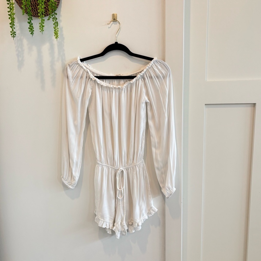 Brandy Melville John Galt White Gabriella Romper Off Shoulder OS Elastic Waist